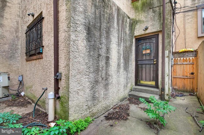 Building Photo - 1539 South St