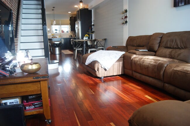 Building Photo - Charming 3 Bedroom/3 Bathroom Townhome in Canton, MD!