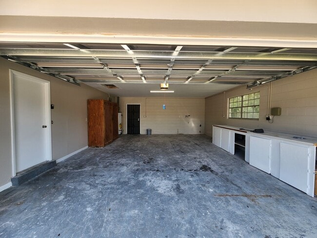 Building Photo - Bed 2 Bath, 2 car garage (SW Ocala/ Marion Oaks)