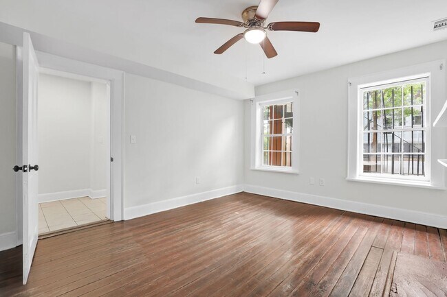 Building Photo - 703 Barnard St