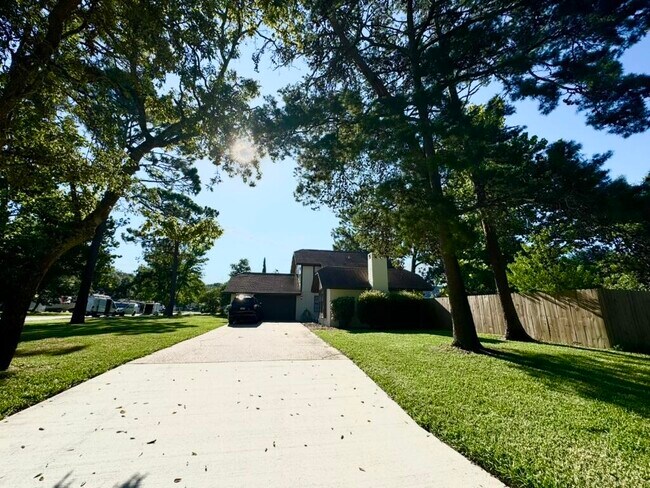 Building Photo - 129 Raintree Blvd