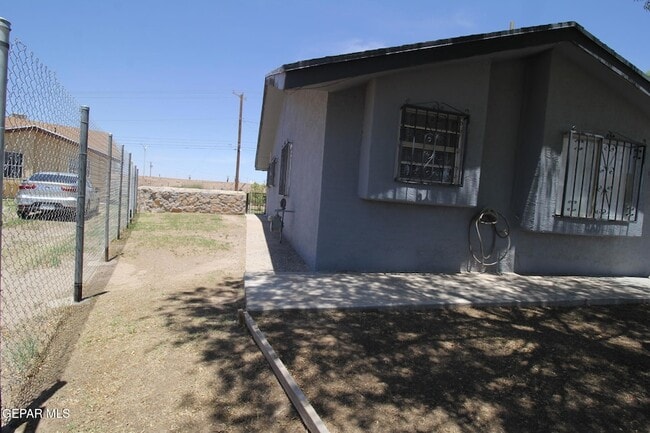 Building Photo - 9604 Gaza Dr