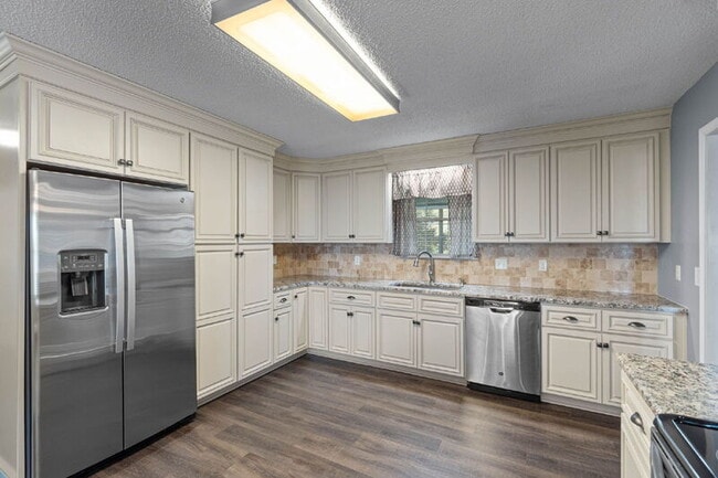 Building Photo - 3171 Airport Rd