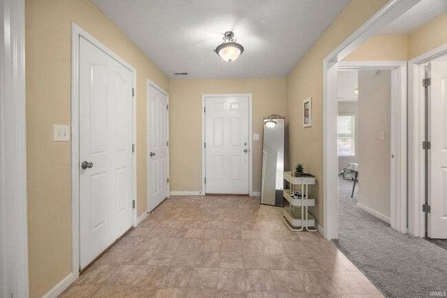 Building Photo - Charming 3BR Home with Sunroom Near Purdue University
