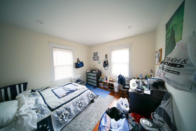 Building Photo - 5-bed, 2.5 bath Allston Apt Near the T!