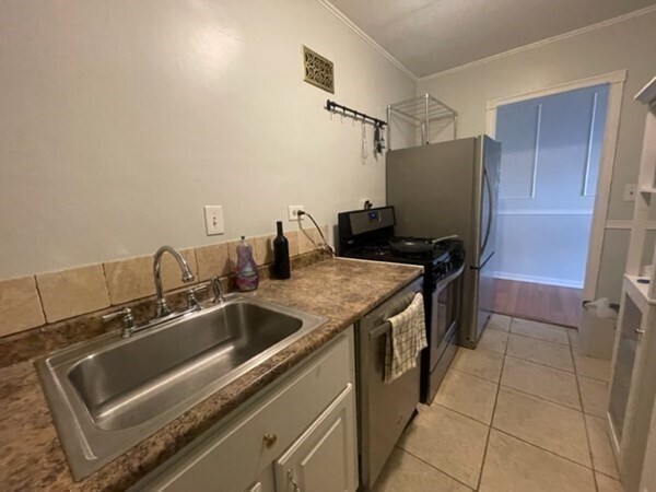 Building Photo - 6 Whittier Pl