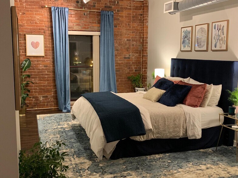 Building Photo - 432 E. Rich St