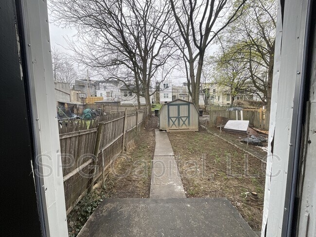 Building Photo - 1939 Briggs St