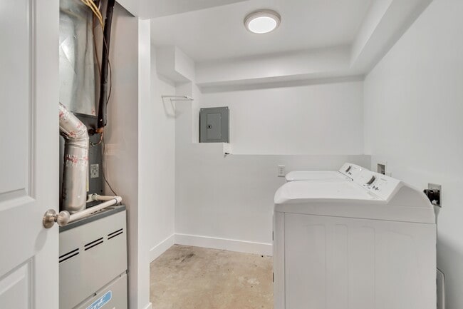 Building Photo - 3707 Kentucky Cir