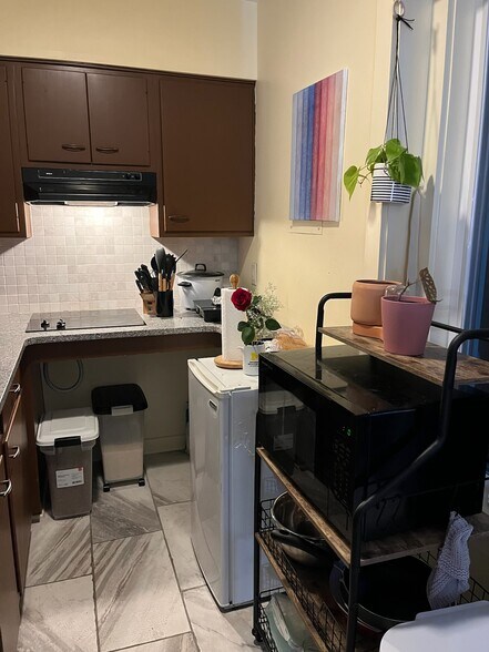 Building Photo - 921 E Huron St