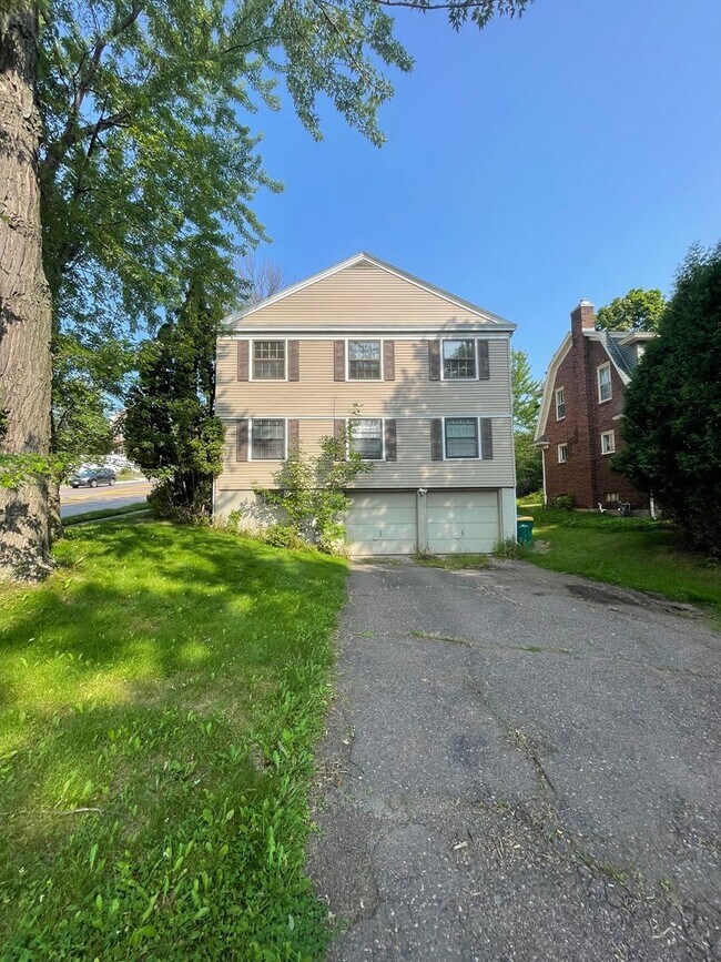 Building Photo - 222 S 21st Ave E