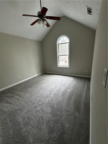 Building Photo - 2463 Meadow Spring Dr