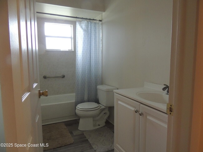 Building Photo - 2049 Ixora Dr W