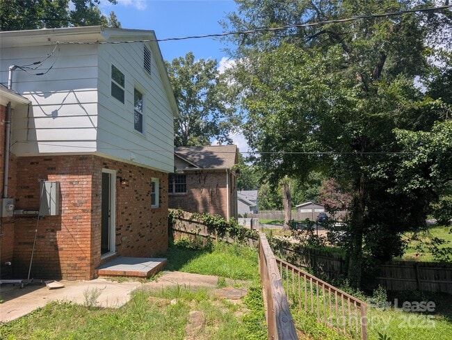 Building Photo - 5713 Barrington Dr