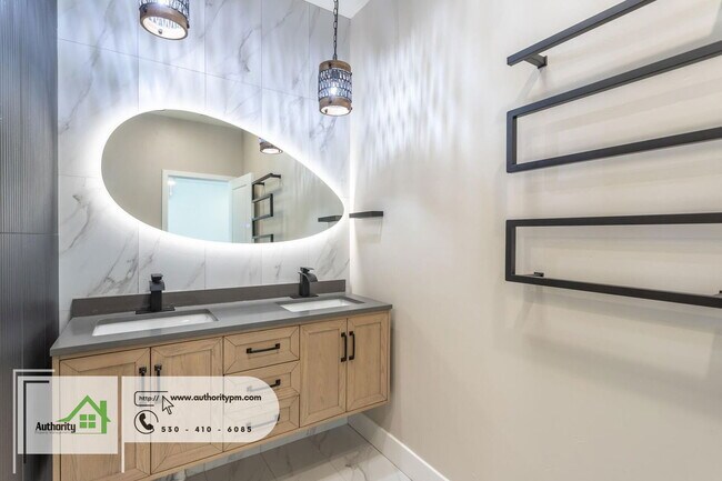 Building Photo - 1140 Redbud Dr