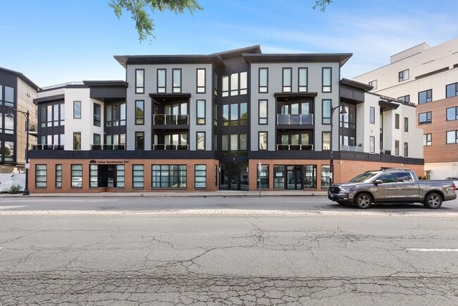 Building Photo - 275 Old Colony Ave