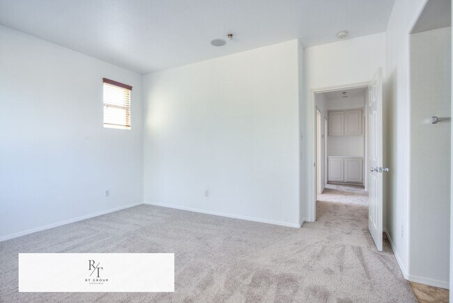 Building Photo - 27944 John F Kennedy Dr