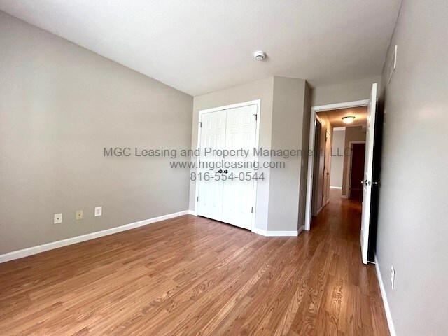 Building Photo - 8426 N Ava Ave