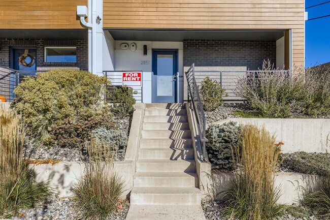 Building Photo - 2851 W 21st Ave