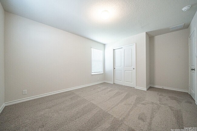 Building Photo - 909 Rolling River
