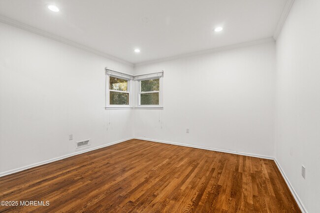 Building Photo - 42 Arno St