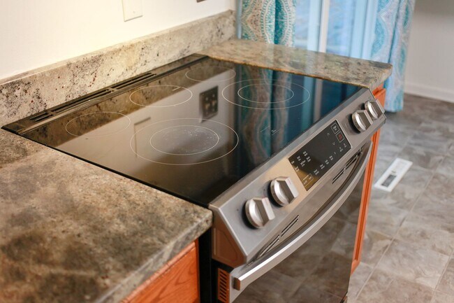 Building Photo - Elizabeth Lake Estates