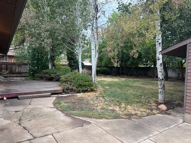 Building Photo - East Layton Home with Beautiful Landscapin...
