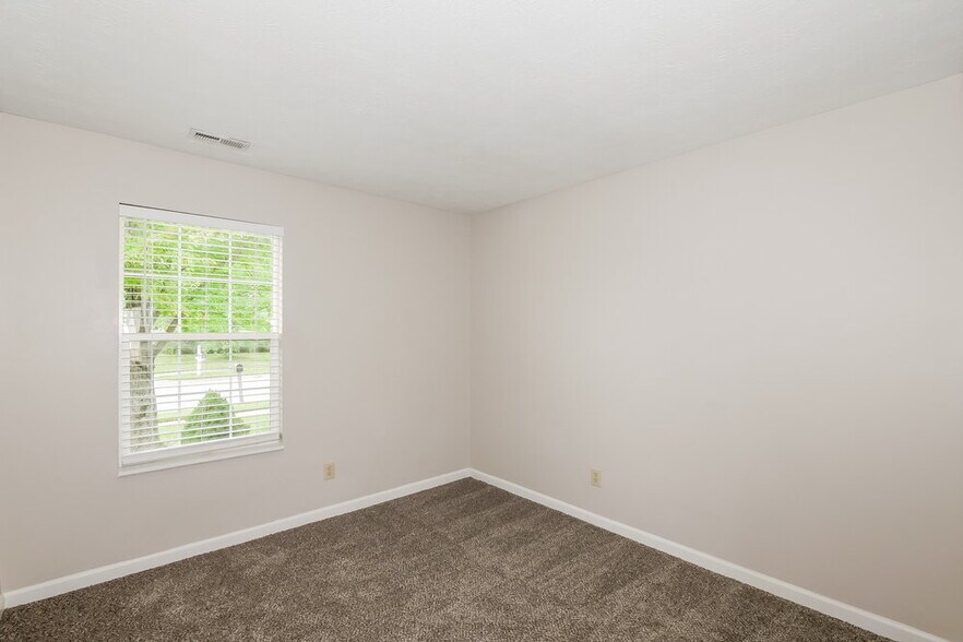 Building Photo - 10708 Tanbark Dr