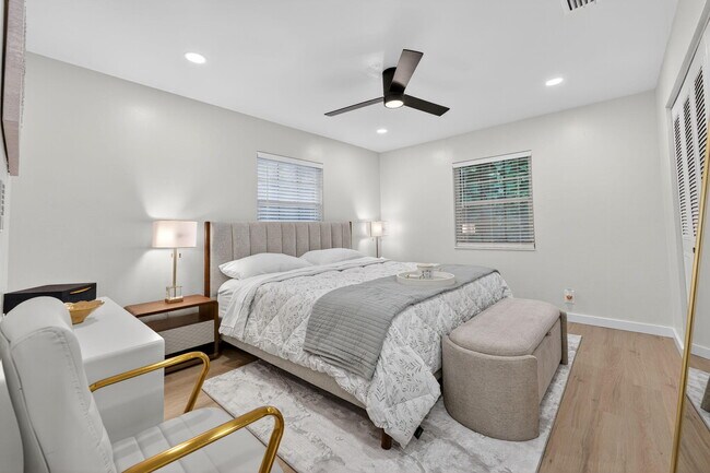 Building Photo - 800 Tropic Isle Dr