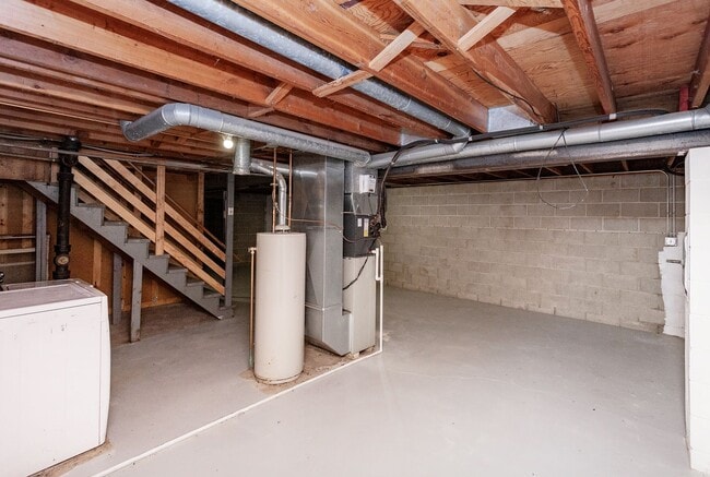 Building Photo - CHARMING! 2 Bedroom, 1 Bathroom Duplex in Des Moines!!