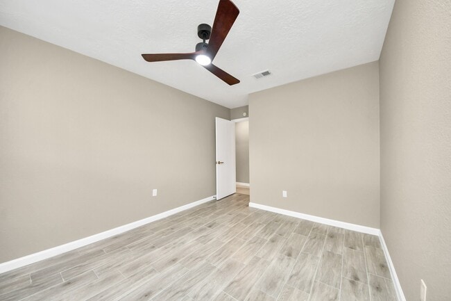 Building Photo - 16222 Forest Bend Ave