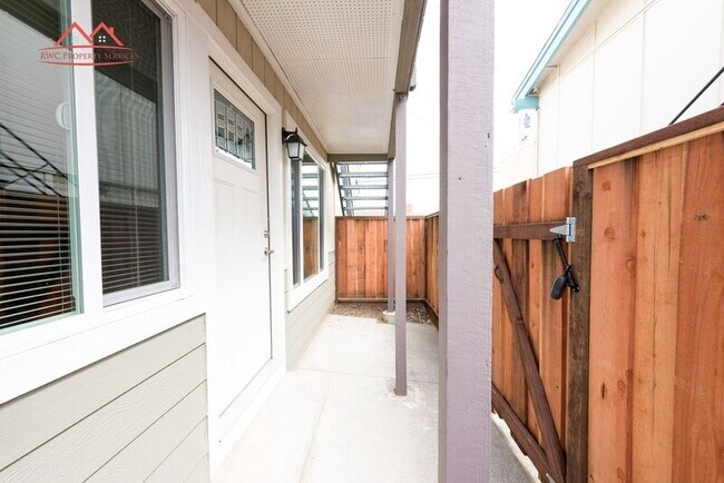 Building Photo - 1823 El Parque Ct