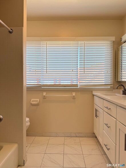 Building Photo - 106 Montoya Dr