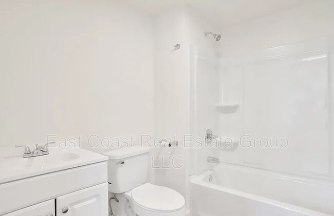 Building Photo - 15729 Fenton Ave