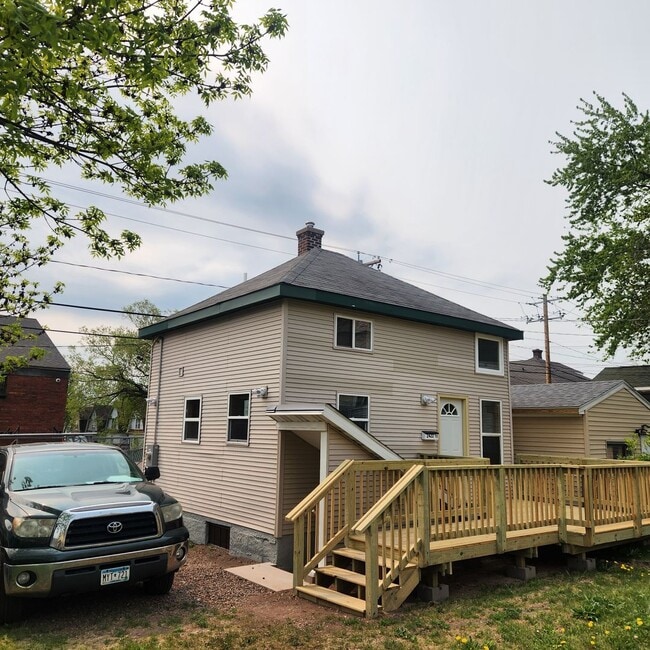 Primary Photo - 2422 W 2nd St