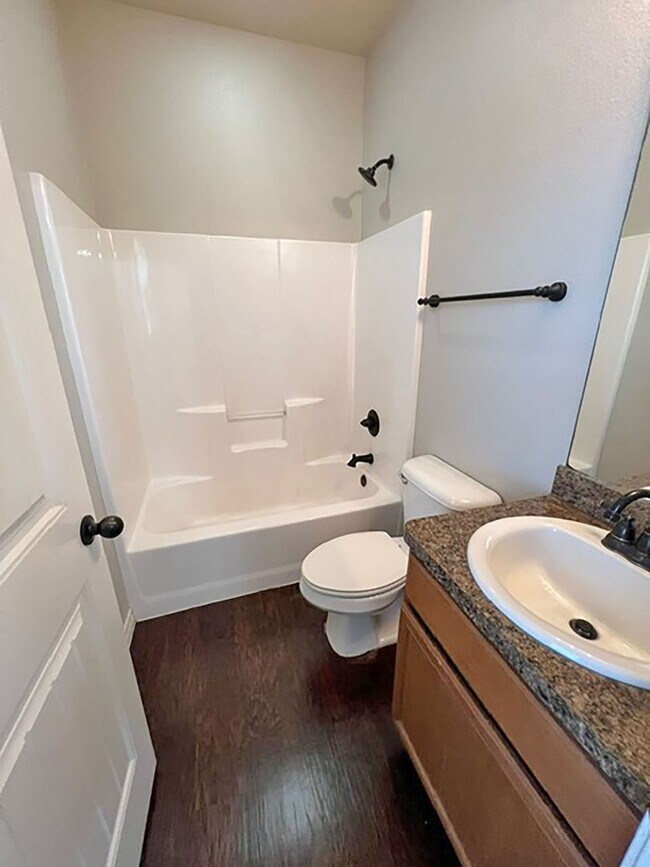 Building Photo - Nice 3 Bdrm 2 Bath Home in Sherman Texas