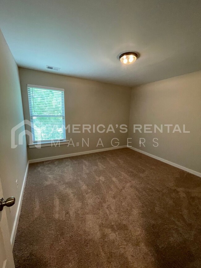 Building Photo - Home for Rent in Calera, AL!!! View with 4...