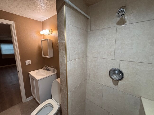 Building Photo - 10 Flamevine Ln