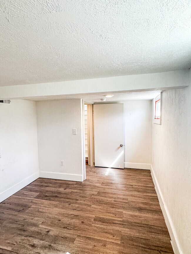 Building Photo - 348 8th St