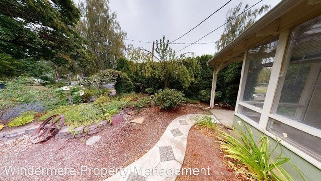 Building Photo - 3 br, 1.5 bath House - 217 Howard Street