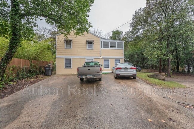 Building Photo - 1547 Heath St