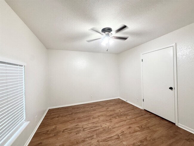 Building Photo - 941 S Walker St