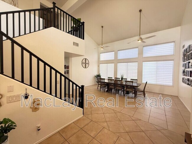Building Photo - 757 W Aloe Pl