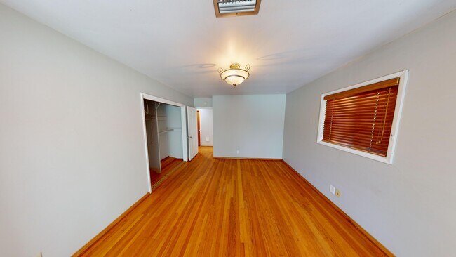 Building Photo - 6145 Mary Ln Dr