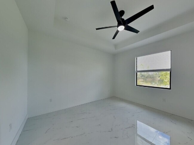 Building Photo - 2309 NE 39th St