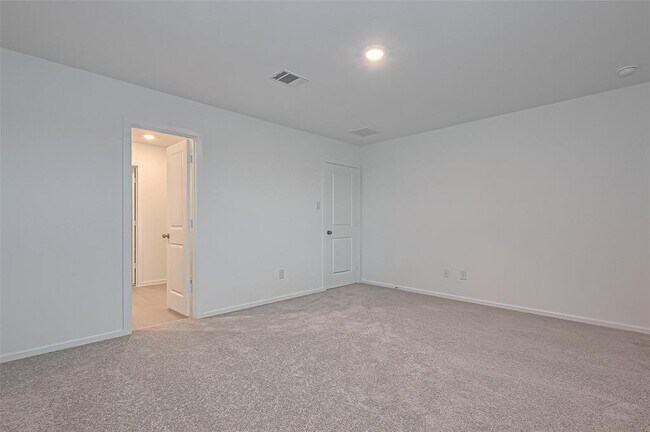Building Photo - 27615 Village Way Dr.