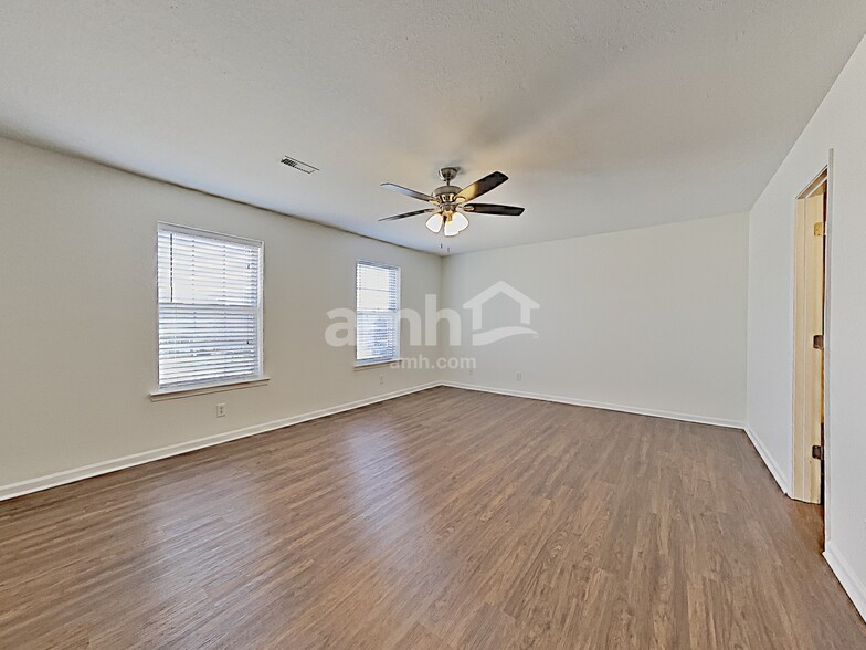 Building Photo - 2148 Spring Hill Cir