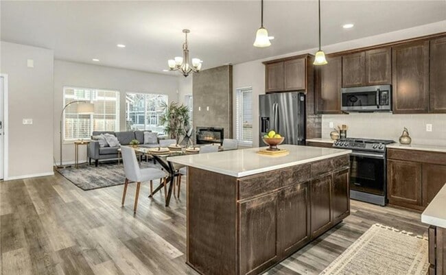 Building Photo - Beautiful Almost new 3 bed +den home in Ly...