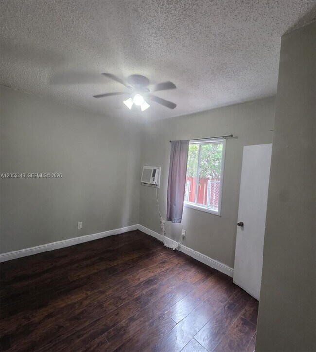 Building Photo - 1008 N 18th Ct