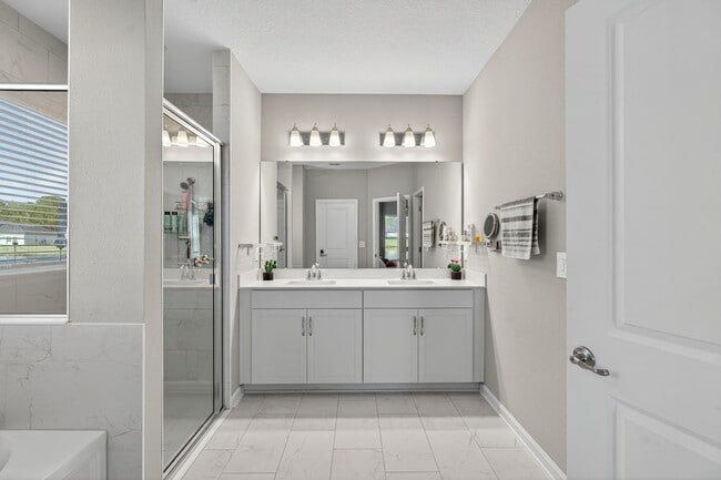 Building Photo - Fully Upgraded Home